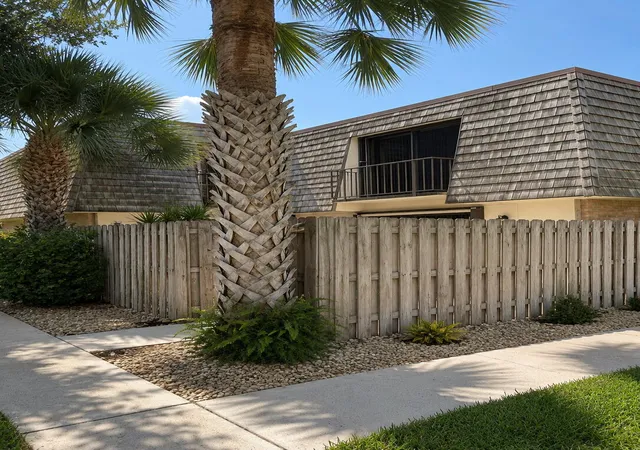 2nd image of 234 Lake Arbor Dr, Palm Springs, FL 33461 | MLS# B26049752