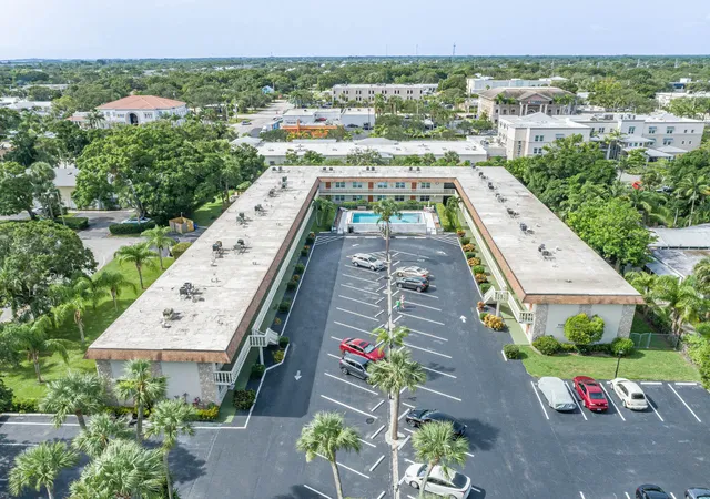 Homes for sale in Vero Beach, FL | 923 22nd Place, Vero Beach, FL 32960 | Houzeo