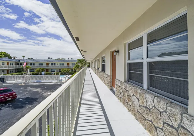 Homes for sale in Vero Beach, FL | 923 22Nd Pl #219, Vero Beach, FL 32960 | MLS# B26049764