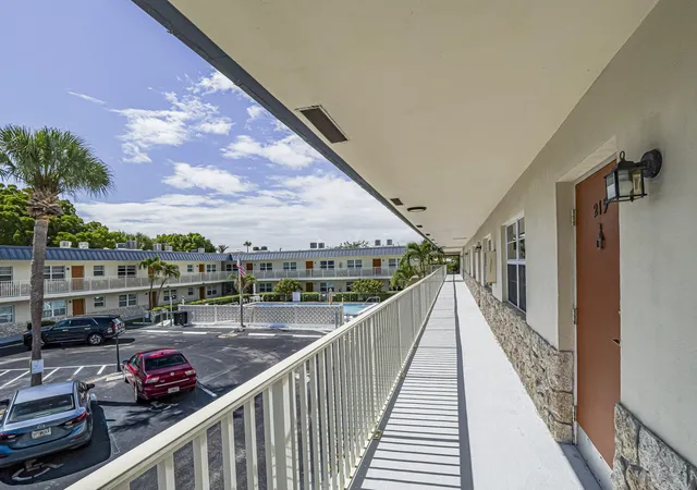 Homes for sale in Vero Beach, FL | 923 22Nd Pl #219, Vero Beach, FL 32960 | MLS# B26049764