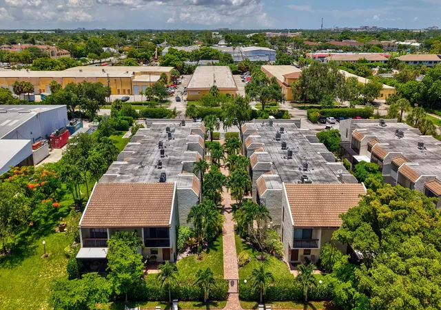 2nd image of 721 Se 1St Wy, Deerfield Beach, FL 33441
