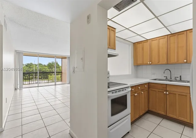 10425 SW 112th Ave #302