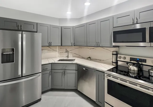 3rd image of 136 Ne 19Th Ct, Wilton Manors, FL 33305