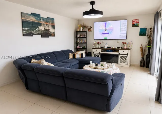 3rd image of 4804 Waterview Cir, Palm Springs, FL 33461 | MLS# A12049744