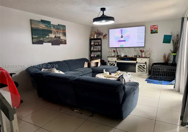 4th image of 4804 Waterview Cir, Palm Springs, FL 33461 | MLS# A12049744