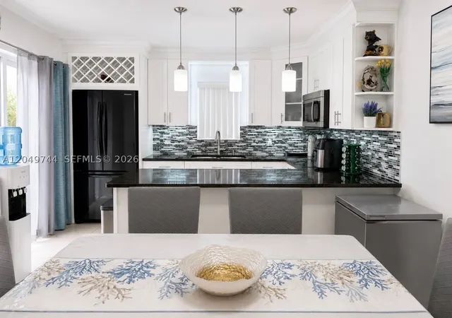5th image of 4804 Waterview Cir, Palm Springs, FL 33461 | MLS# A12049744