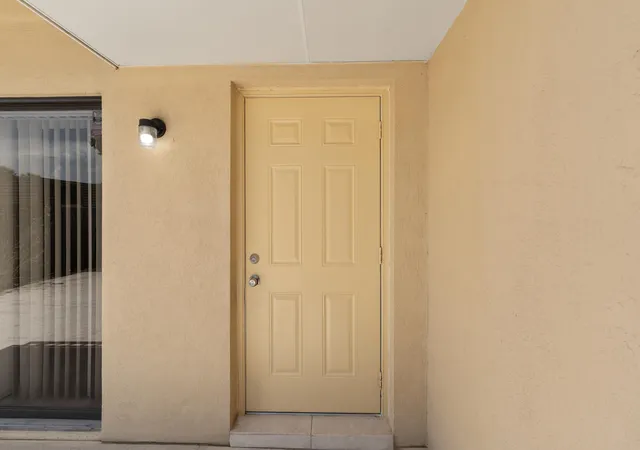 4th image of 915 9Th Wy, West Palm Beach, FL 33407 | MLS# B26049851