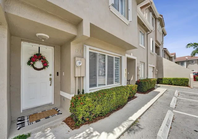 Homes for sale in Weston, FL | 173 Riviera Cir, Weston, FL 33326 | MLS# B26049927