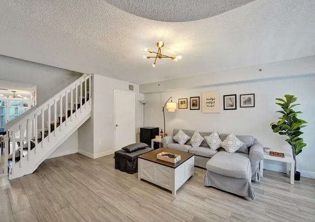 Homes for sale in Weston, FL | 173 Riviera Cir, Weston, FL 33326 | MLS# B26049927