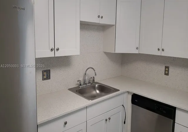 Photo 2 of Condo for sale at 500 Executive Center Dr #4E, West Palm Beach, FL 33401 | MLS# A12050003 | Listing updated on 2026-07-08