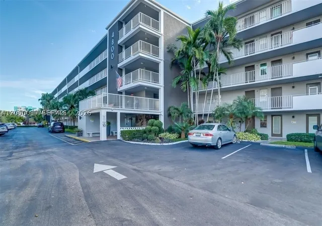 1st image of 4800 Hillcrest Ln #511, Hollywood, FL 33021 | MLS# A12050017