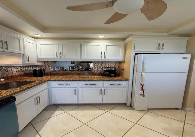 2nd image of 4800 Hillcrest Ln #511, Hollywood, FL 33021 | MLS# A12050017