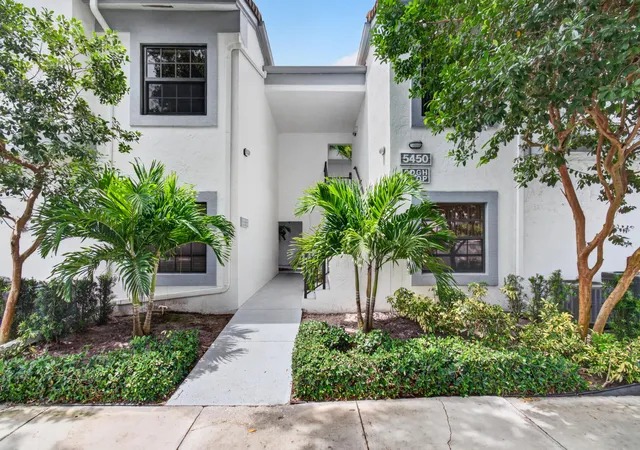 Homes for sale in Boynton Beach, FL | 5450 Verona Dr, Boynton Beach, FL 33437
