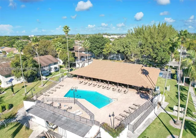 43rd image of 204 E Laurel Dr #1204, Margate, FL 33063 | MLS# A12048066