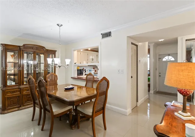 4th image of 204 E Laurel Dr, Margate, FL 3063