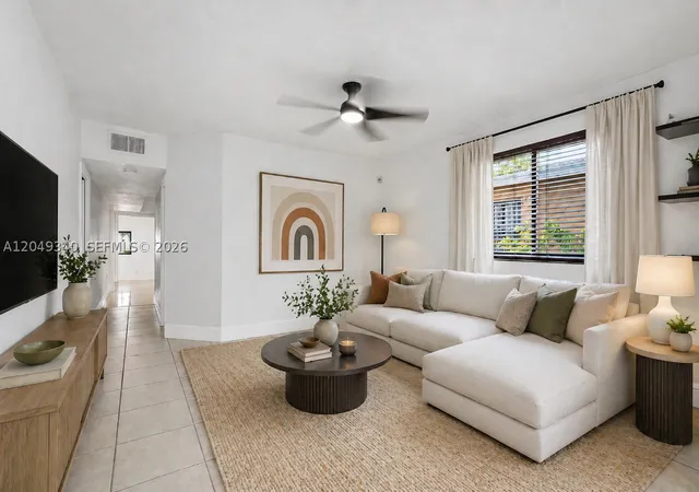 3rd image of 944 Sw 10Th Avenue, Miami, FL 33130 | MLS# A12049340