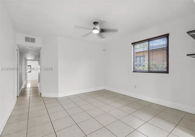 4th image of 944 Sw 10Th Avenue, Miami, FL 33130 | MLS# A12049340