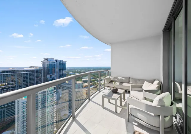 2nd image of 100 Las Olas, Fort Lauderdale, FL 33301