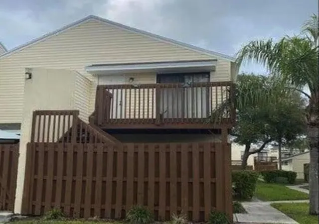 2nd image of 637 Executive Center Dr #N205, West Palm Beach, FL 33401 | MLS# B26050168
