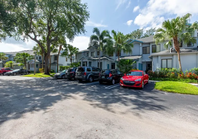 37th image of 508 Harbour Pointe Wy, Greenacres, FL 33413 | MLS# B26050219