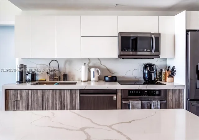 Photo 3 of Condo for sale at 90 Sw 3Rd St #3703, Miami, FL 33130 | MLS# A12050445 | Listing updated on 2026-08-03