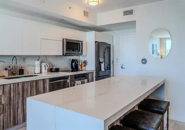 Photo 4 of Condo for sale at 90 Sw 3Rd St #3703, Miami, FL 33130 | MLS# A12050445 | Listing updated on 2026-08-03