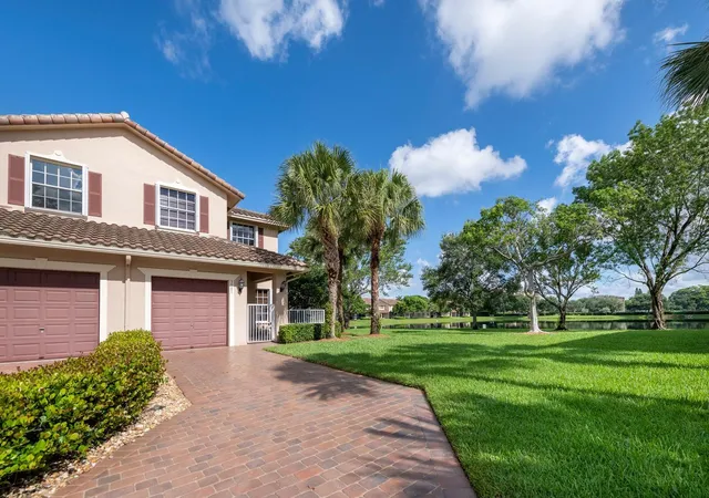2nd image of 3501 Lakeside Dr, Davie, FL 33328 | MLS# B26050264