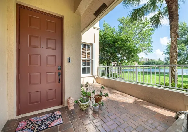 4th image of 3501 Lakeside Dr, Davie, FL 33328 | MLS# B26050264