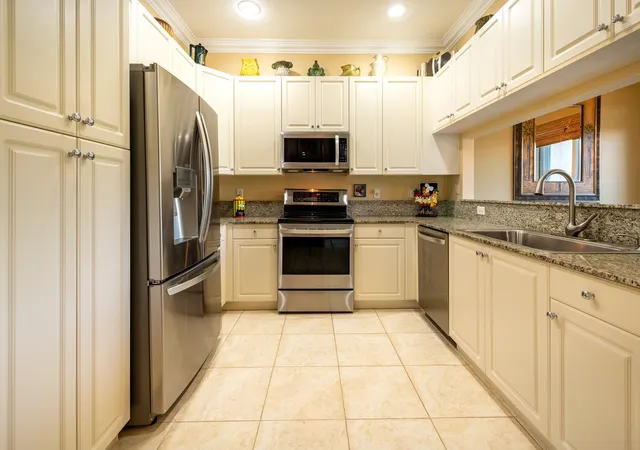 5th image of 3501 Lakeside Dr, Davie, FL 33328 | MLS# B26050264