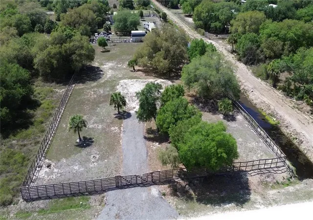 5th image of 180 N Datil St, Clewiston, FL 33440 | MLS# B26050300