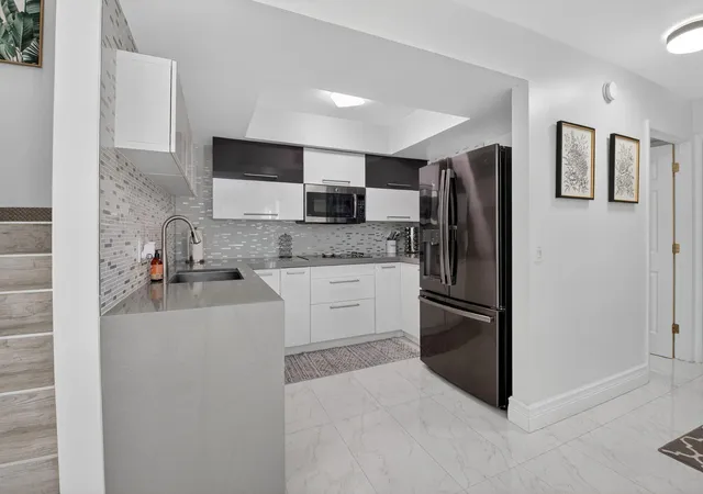 3rd image of 4310 Village Dr #D, Delray Beach, FL 33445 | MLS# B26050341