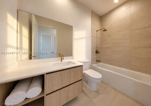 2nd image of 77 Se 5Th St, Miami, FL 33131