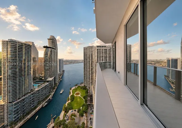 15th image of 77 Se 5th Street #UPH01, Miami, FL 33131 | MLS# A12049737