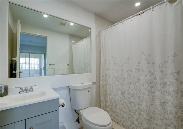 Homes for sale in Delray Beach, FL | 222 Saxony, Delray Beach, FL 33446 | Houzeo