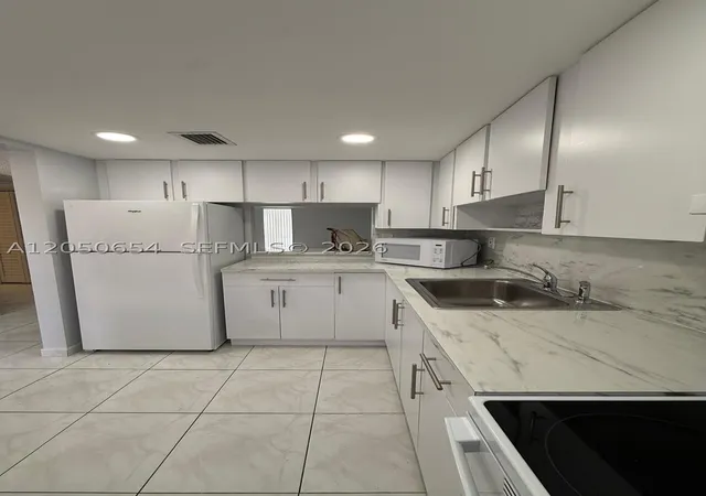 4th image of 1855 W 60Th St #346-B, Hialeah, FL 33012 | MLS# A12050654