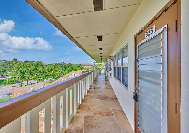 3rd image of 325 Mansfield Dr, Boca Raton, FL 33434