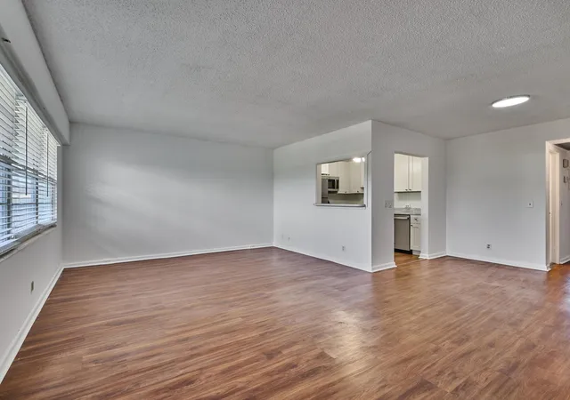 4th image of 325 Mansfield Dr, Boca Raton, FL 33434