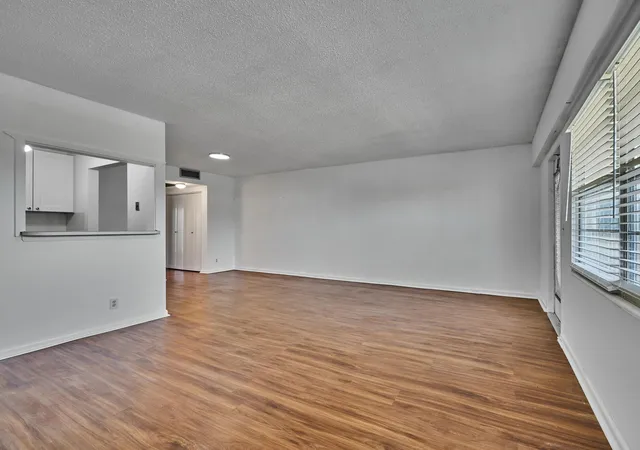 5th image of 325 Mansfield Dr, Boca Raton, FL 33434