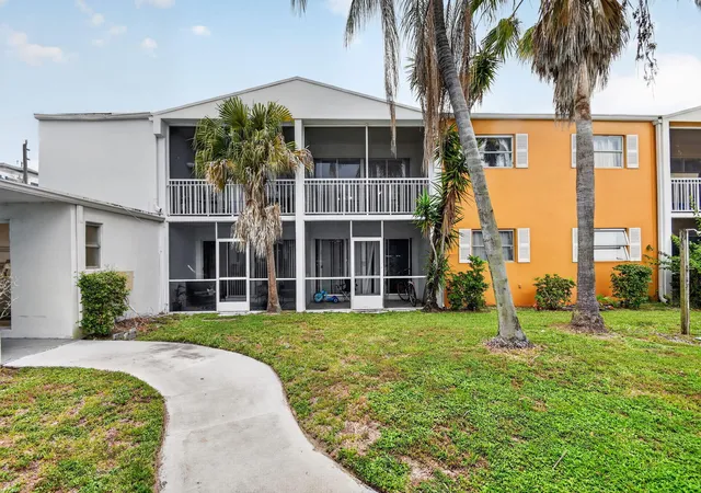 2nd image of 1505 Crescent Cir #B24, Lake Park, FL 33403 | MLS# B26050500