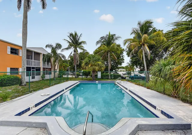 3rd image of 1505 Crescent Cir #B24, Lake Park, FL 33403 | MLS# B26050500