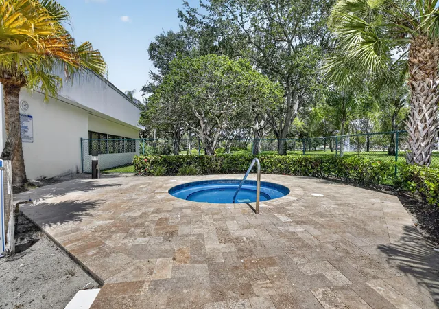 Homes for sale in Plantation, FL | 7500 Nw 1st Court, Plantation, FL 33317 | Houzeo