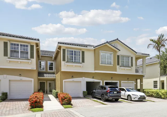Homes for sale in Stuart, FL | 1560 Se Sheffield Ter N #103, Stuart, FL 34994 | MLS# B26050529