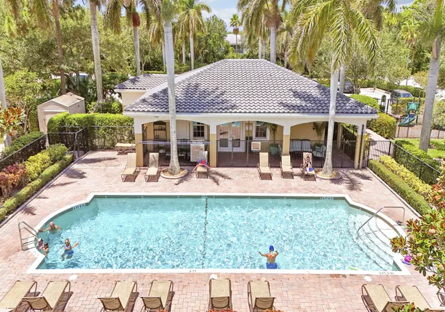 Homes for sale in Stuart, FL | 1560 Se Sheffield Ter N #103, Stuart, FL 34994 | MLS# B26050529