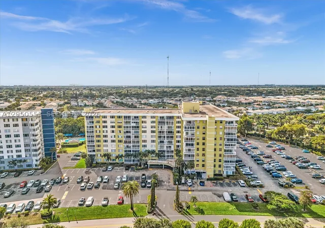 2nd image of 4400 Hillcrest Dr #617B, Hollywood, FL 33021 | MLS# A12050553