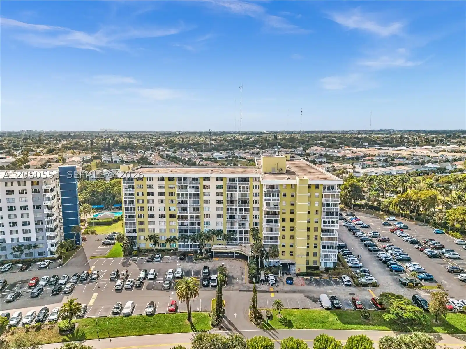 Listing Photo 2 - Condo for sale in 4400 Hillcrest Dr located at 4400 Hillcrest Dr, North Lauderdale, FL 33021 - Unit #617B