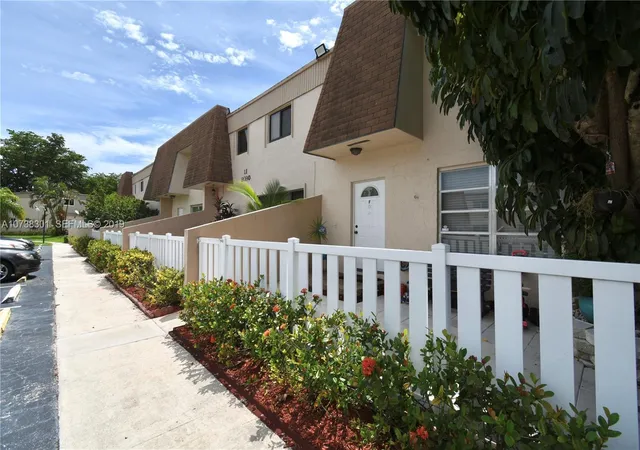 Homes for sale in Margate, FL | 8090 Nw 12th St #D, Margate, FL 33063 | MLS# B26050549