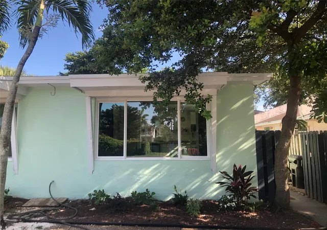 1st image of 900 Se 12th St, Fort Lauderdale, FL 33316 | MLS# B26050570