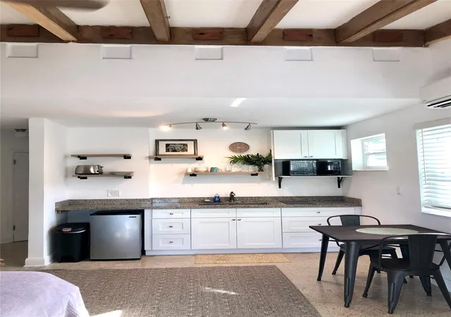 2nd image of 900 Se 12th St, Fort Lauderdale, FL 33316 | MLS# B26050570