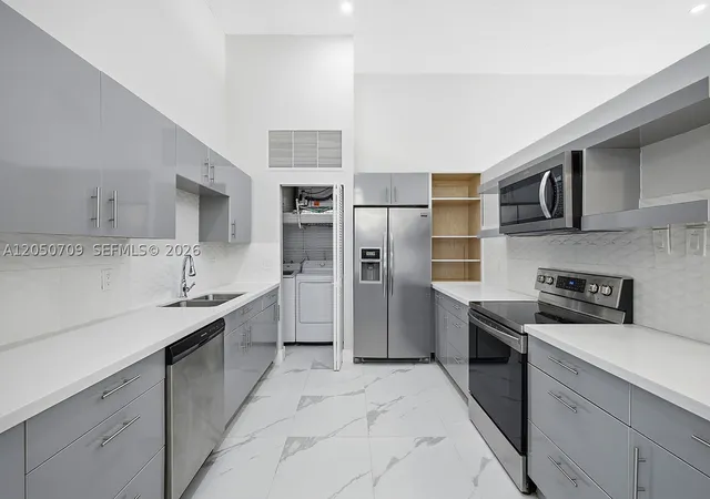 Photo 3 of House for sale at 605 Leslie Dr, Hallandale Beach, FL 33009 | MLS# A12050709 | Listing updated on 2026-08-11