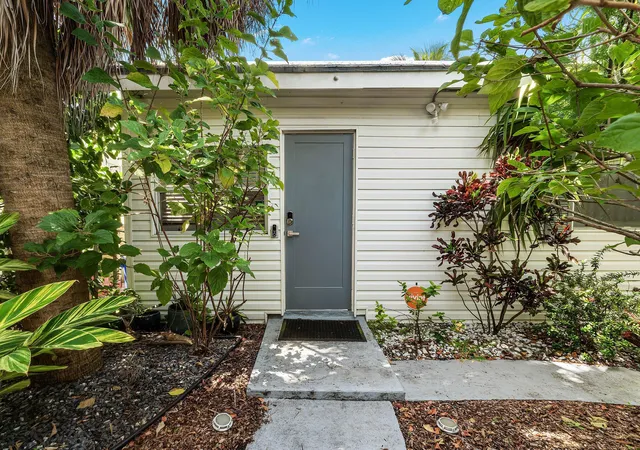 Homes for sale in ,, FL | 1309 Lucerne Ave, ,, FL 33460 | MLS# B26050711